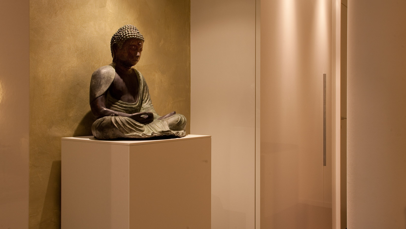 Buddha als Kunstelement im Ruheraum