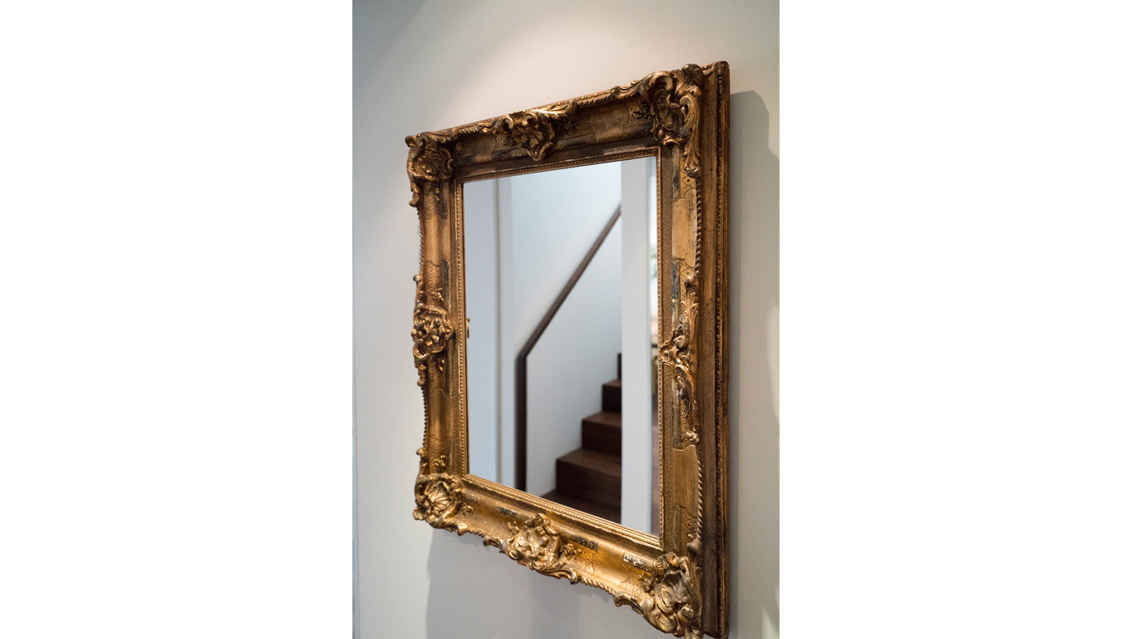 Spiegelung der Treppe im Barockspiegel
