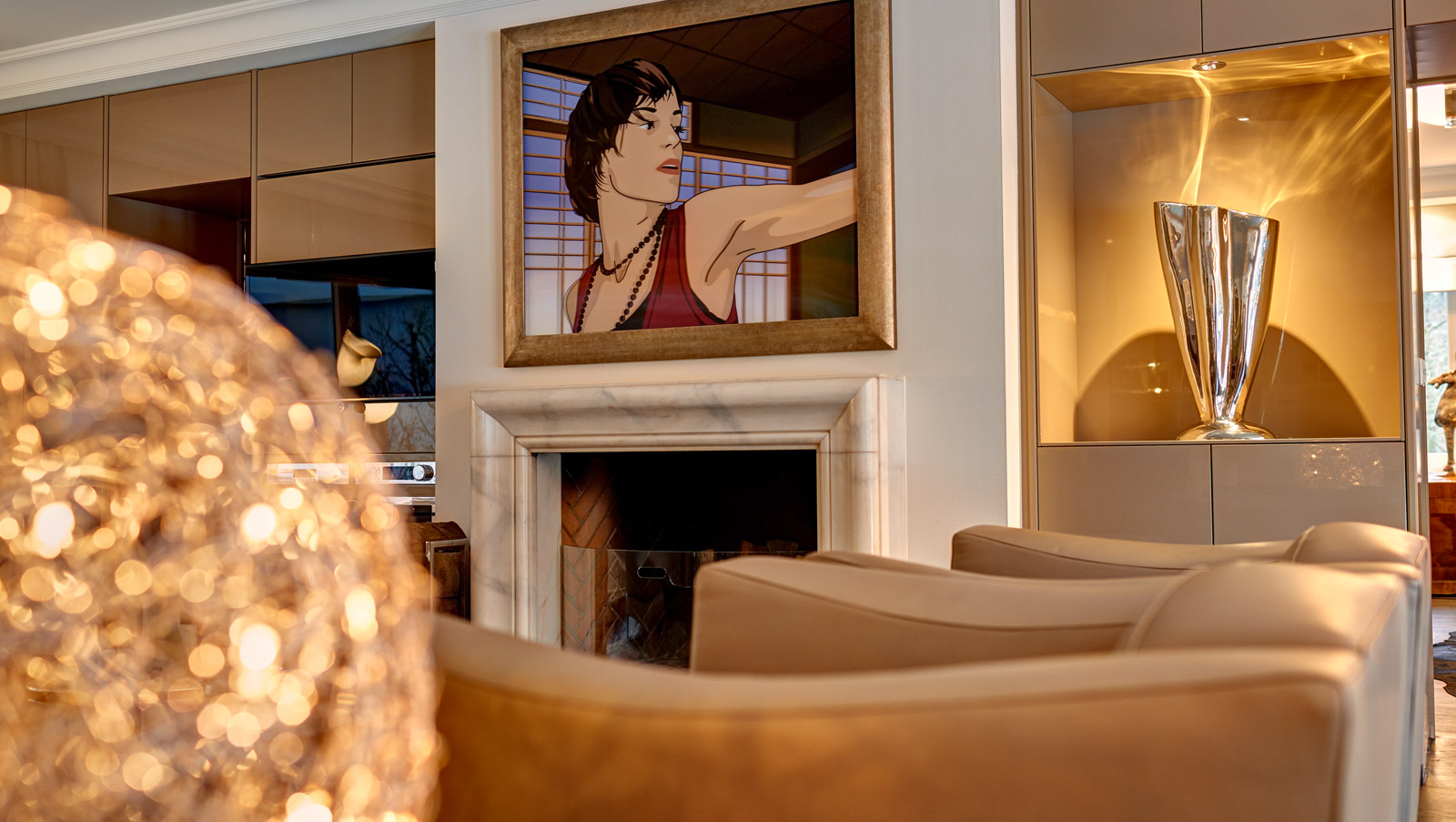 Kunstwerk über dem Kamin