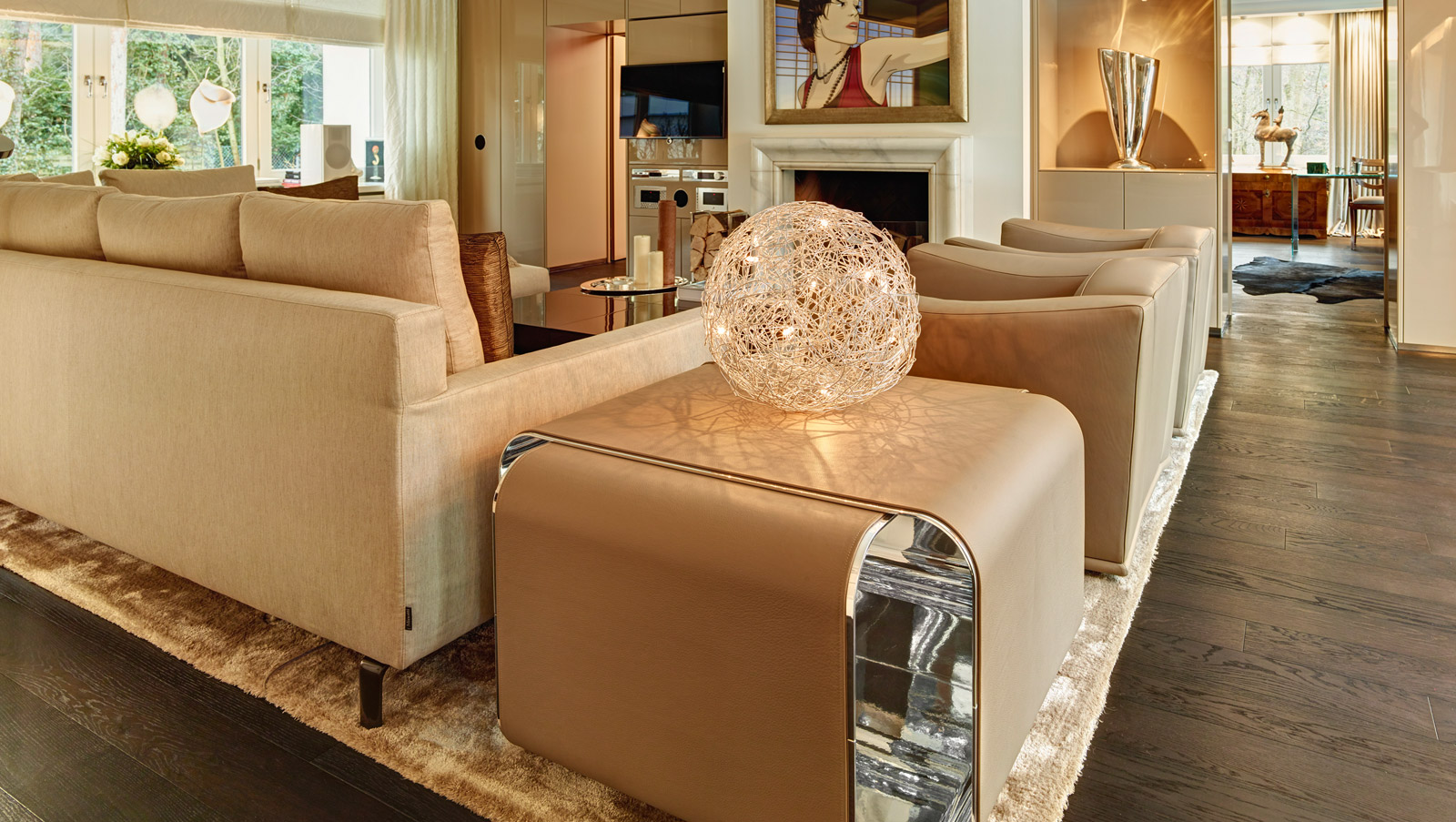 Detailansicht Sofa und Beistelltisch